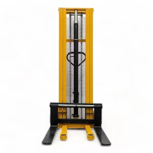 Apilador Manual Estándar para Una Tonelada a Tres Metros Apilador Manual para Estibar Tarimas Angostas a 3 metros de Altura. Modelo: AMPL-10/3000 Capacidad: 1000 kilos (fabricamos capacidades especiales) Maneral de Mando: Tres posiciones Largo Total: 1630 mm (Fabricamos medidas especiales). Elevación Mínima: 90 mm (Fabricamos medidas especiales). Ancho total: 690 mm (Fabricamos medidas especiales). Dimensión de la uñas de levante: 900x500x50 mm (Fabricamos medidas especiales).
